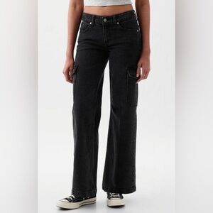 30R Gap Low Rise Stride Wide-leg Cargo Jeans in Black Wash